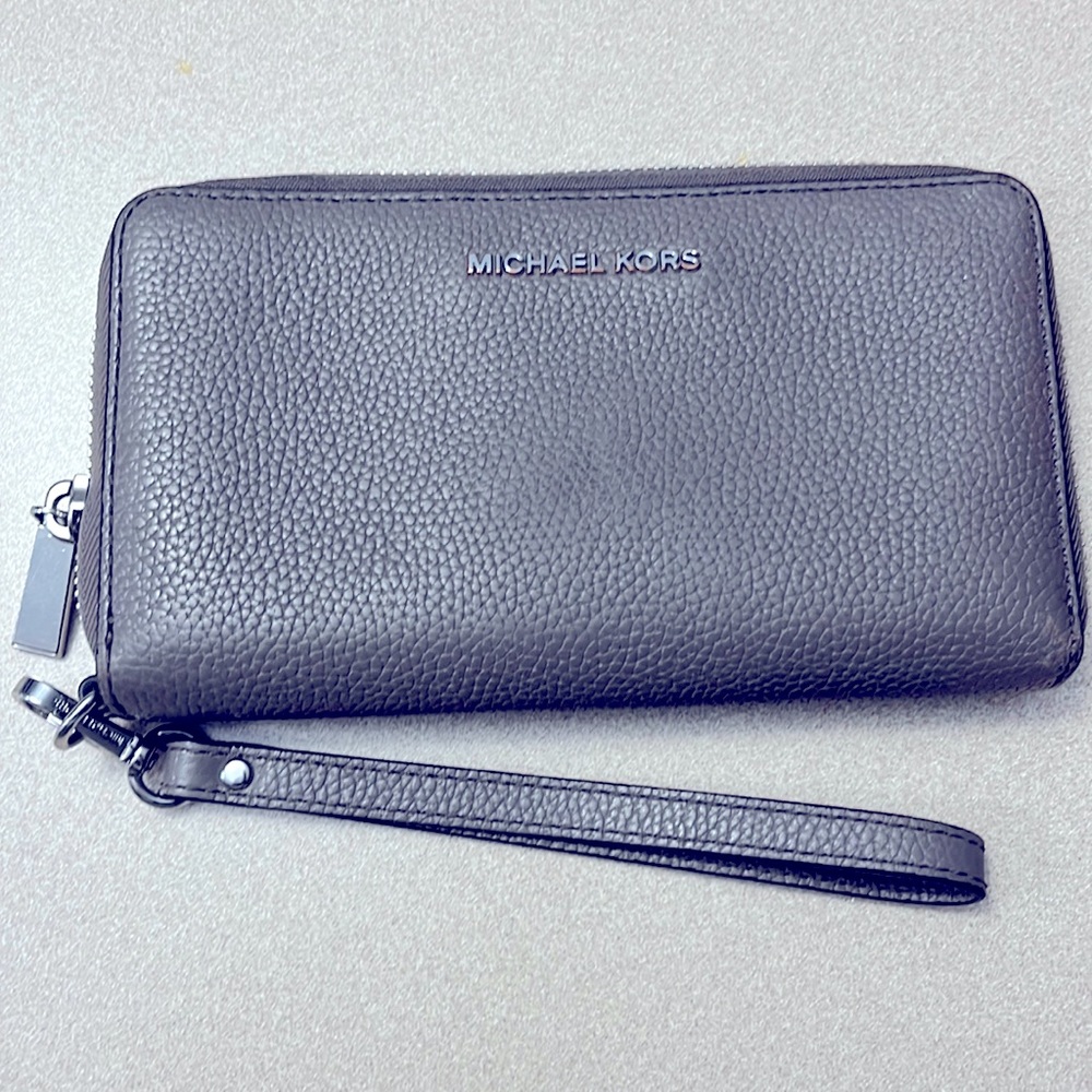 Michael Kors Jet Set Travel MK Signature Leather MF Phone Case Wristlet Wallet